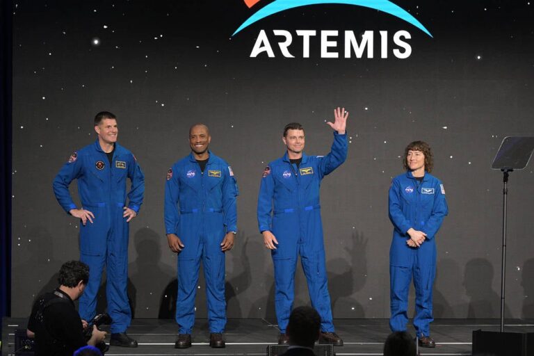 Artemis-2-crew-reveal.jpg