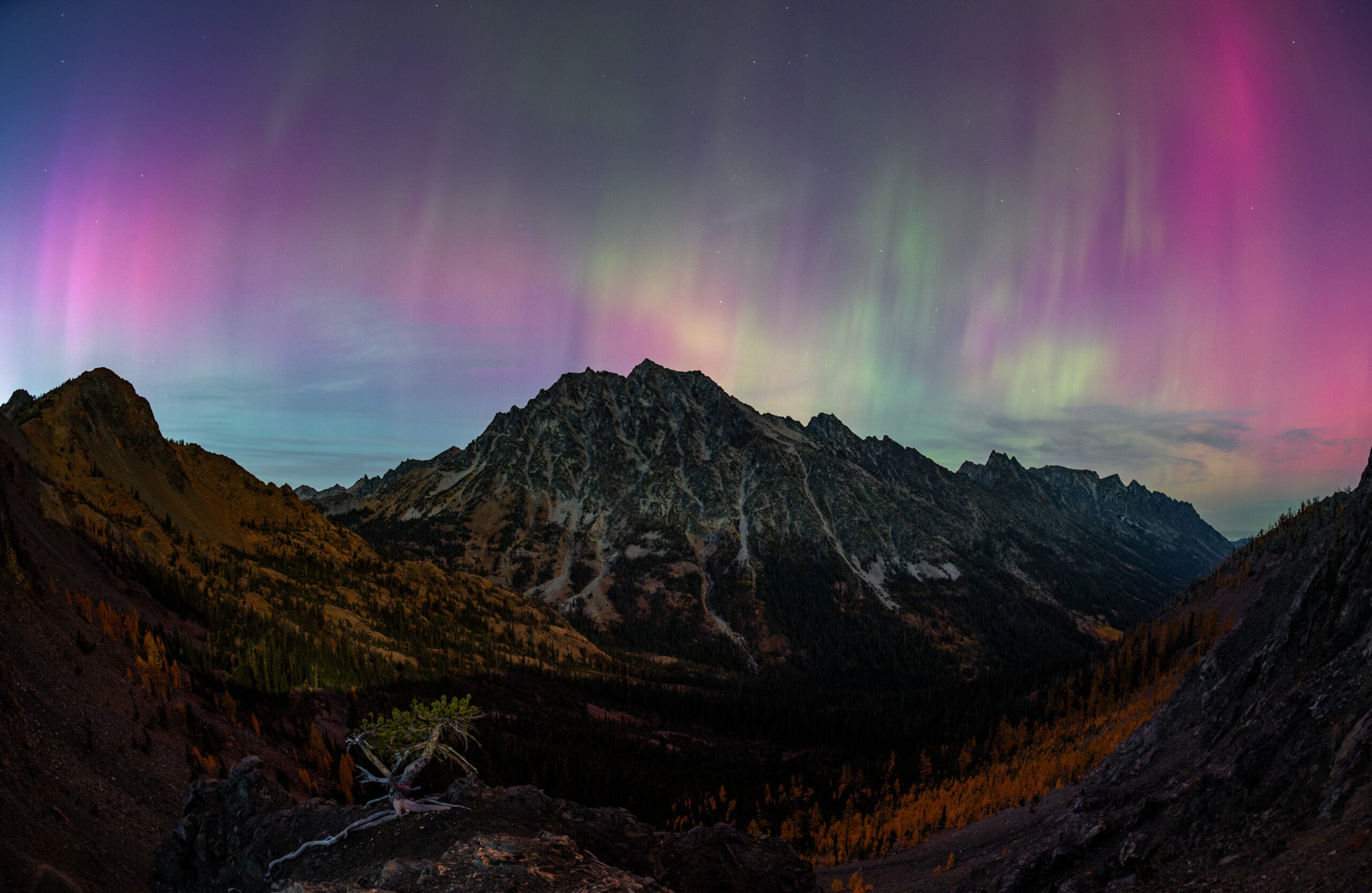 Aurora-Mount-Stuart-scaled.jpg