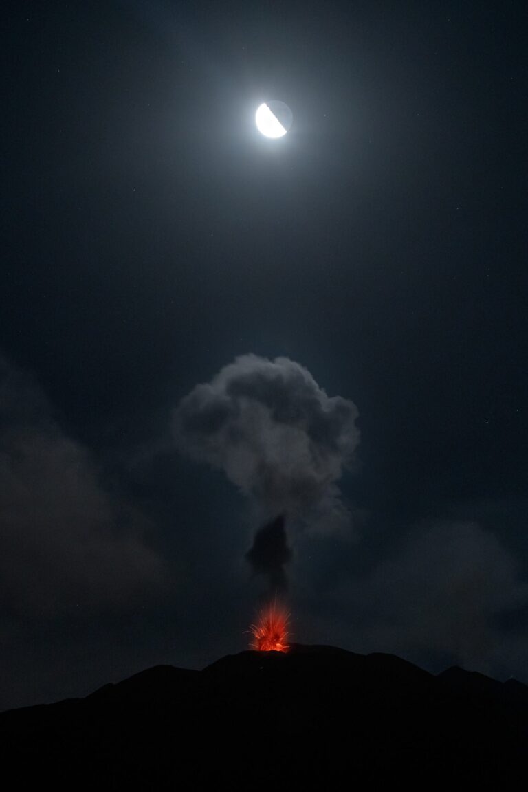 Luna_vulcano_HR-scaled.jpg