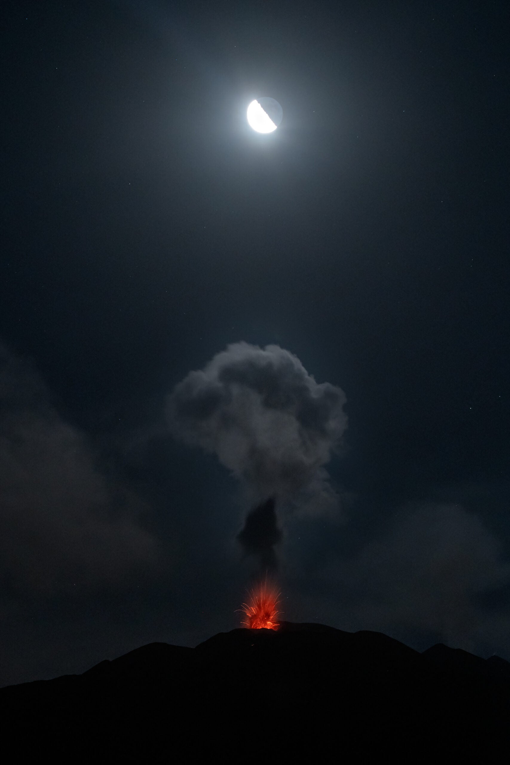 Luna_vulcano_HR-scaled.jpg