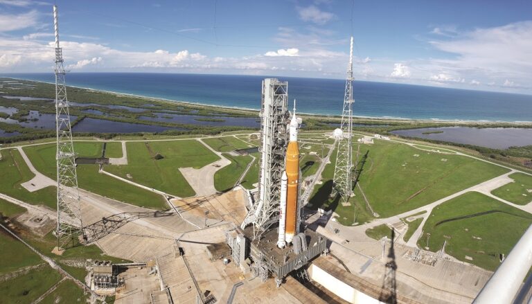 SLS-on-Launch-Pad-39B-in-September-2022_Jason-Parrish.jpg
