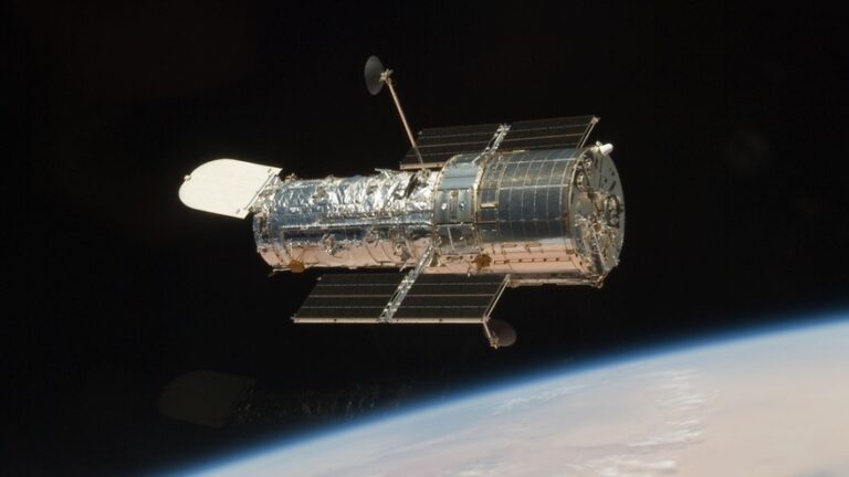 hubble-sts125release.jpg