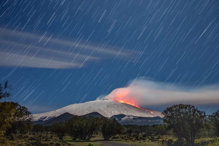 GianniTumino_StarTrails_ETNA_35mm_JPG_3000pix-scaled.jpg