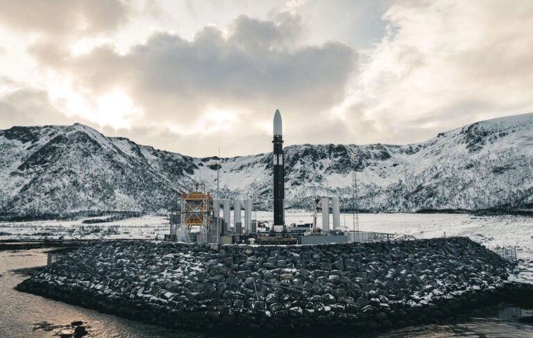 LOW-RES_Launch-Vehicle-Spectrum-@-Andoya-Spaceport-c-Isar-Aerospace-Photo-Simon-Fischer-Wingmen-Media.jpg