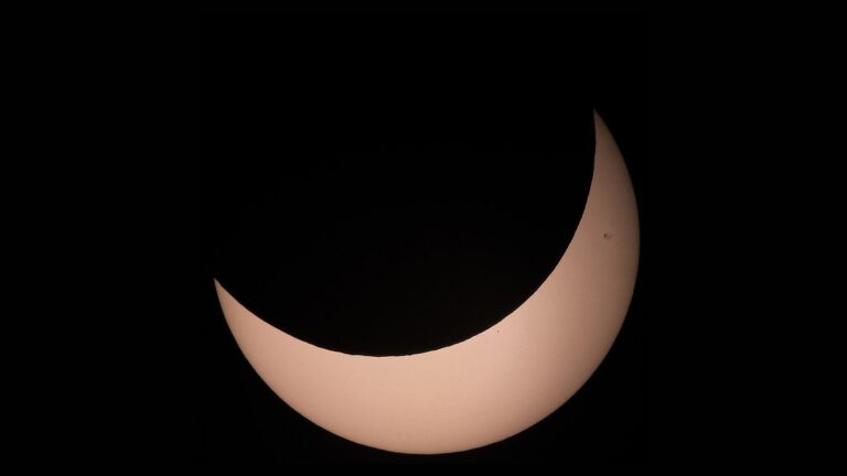 partial-solar-eclipse-Yurakum.jpg
