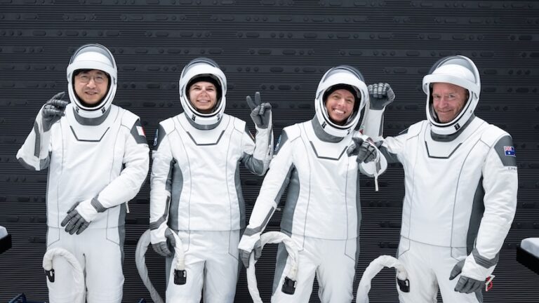 20250331_Fram2_DRYDRESS_SUITUP-RM.jpeg