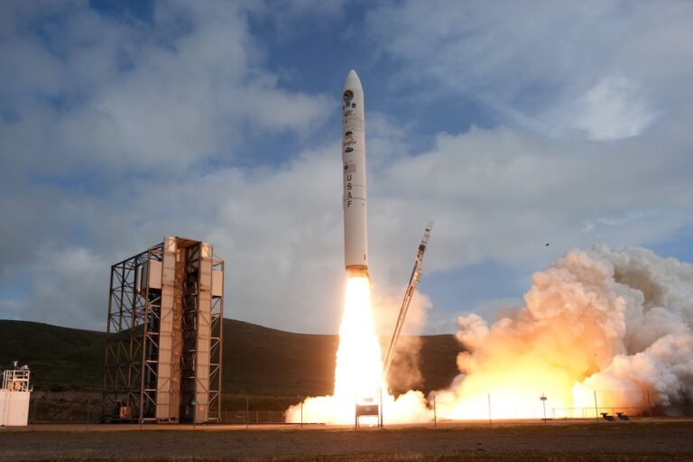 20250416_2010_Minotaur_IV_launch.jpg