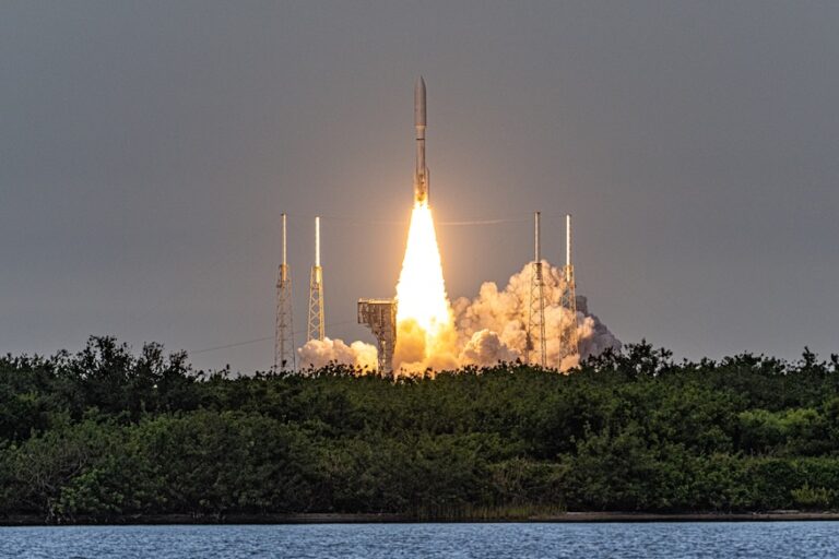 20250428_Kuiper_Atlas-01_liftoff_MC-1.jpg