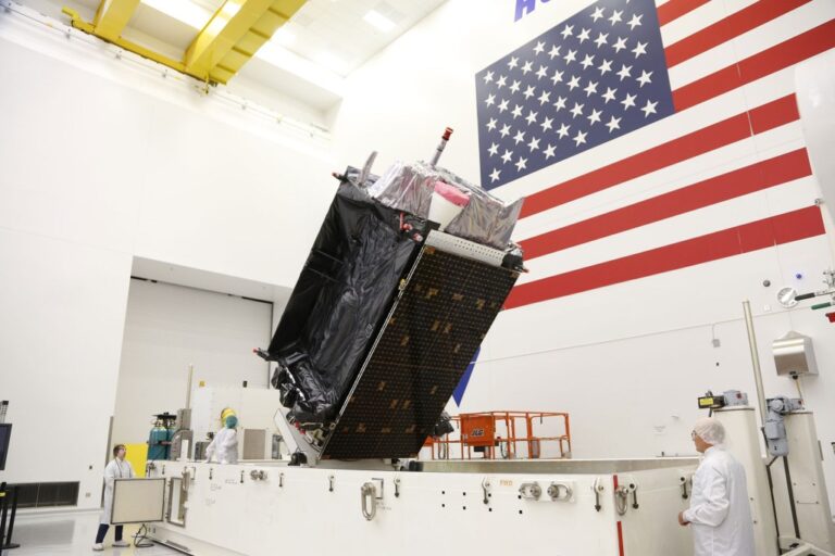 LM-GPS-III-SV08-Box-Up-1920.jpg
