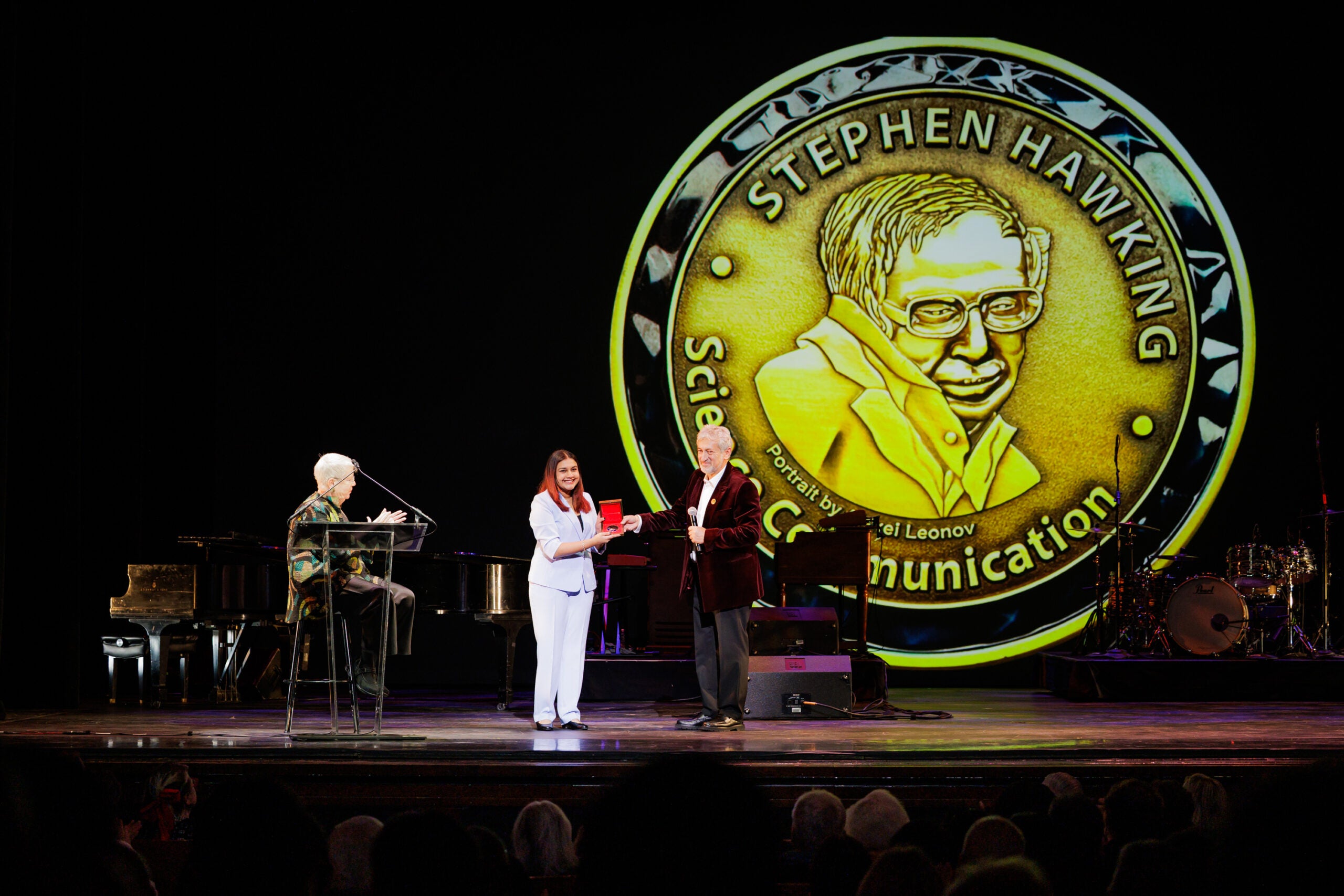 Stephen-Hawking-Medal-Junior_STARMUS_elmanstudio-scaled.jpg