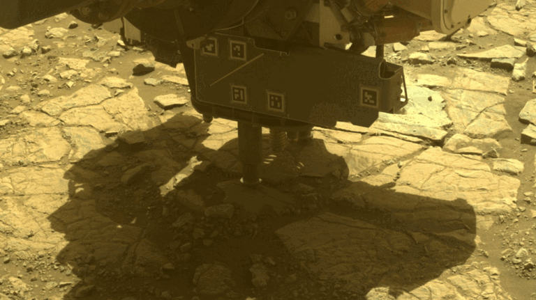kxiMPA4ipEhKKr4LVCJQg6.gif