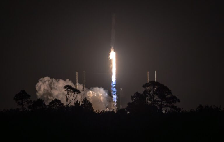 20250506_Starlink-6-93_liftoff_AB-1.jpg