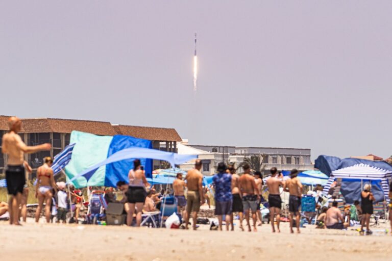20250524_Starlink_12-22_liftoff_MC-1.jpg