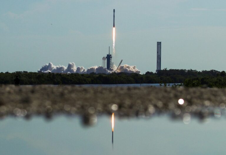 20250528_Starlink_10-32_liftoff_AB-1.jpg