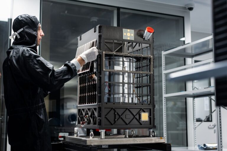 EnduroSat-Endurance-15-assembly-labs-1-scaled.jpg