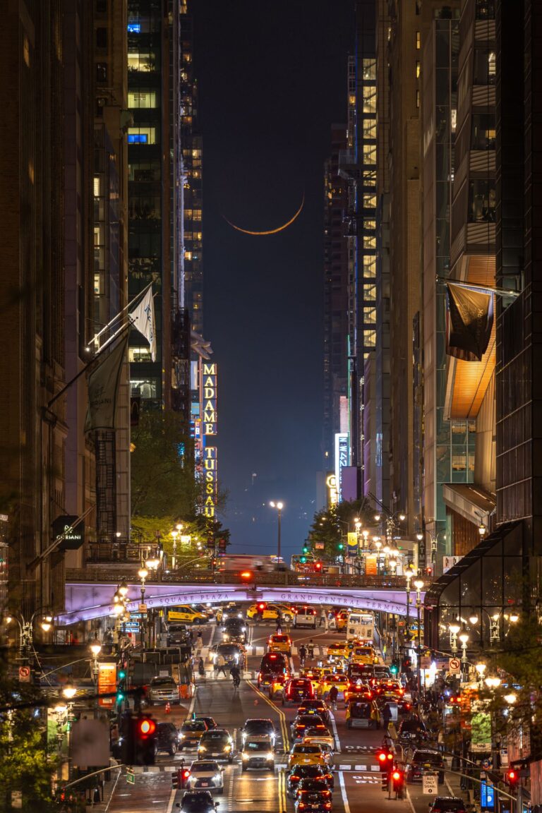 Moonhattanhenge-Lores.jpg