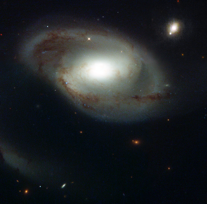 NGC-4319-Markarian-205-STScI.png