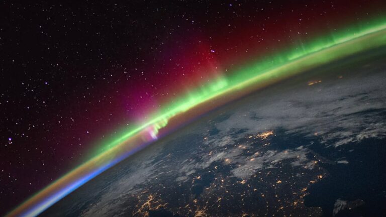earth-at-night-aurora-borealis.png.jpg