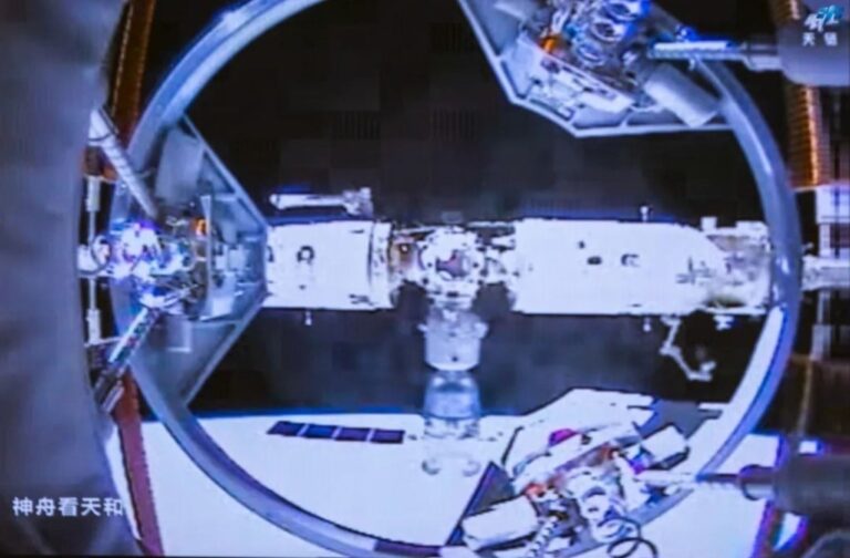 shenzhou17-docking-view-of-tiangong-26oct2023-CMSA-1.jpg