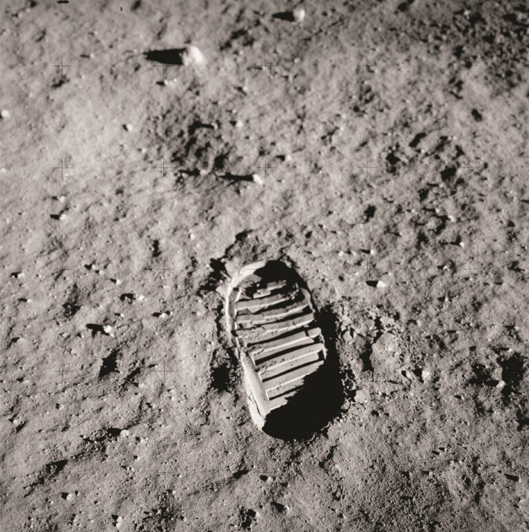 Apollo_11_bootprint.jpg