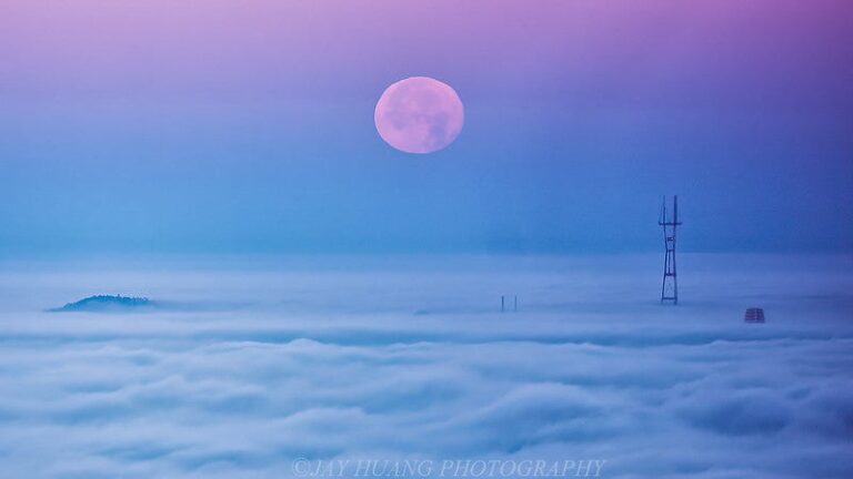 Strawberry-Moonset.jpg