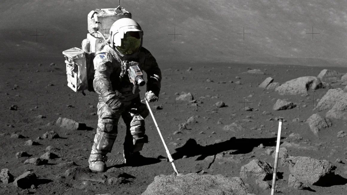 200206140152-04-apollo-17-moon-dust_20250821_154909.webp