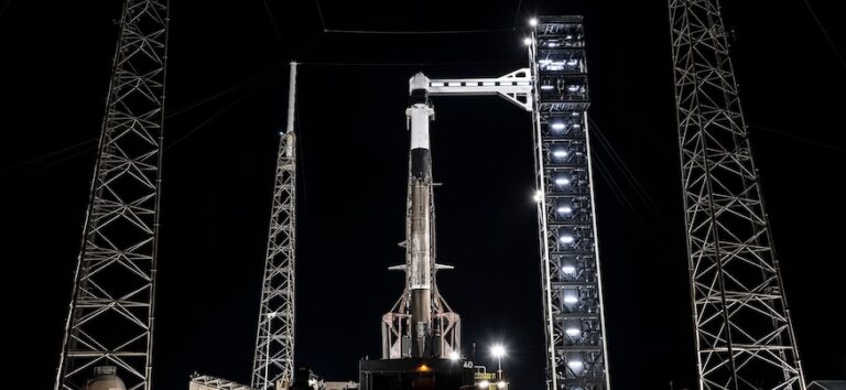 20250823_CRS_33_full_rocket.jpg
