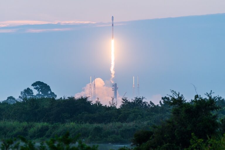20250827_Starlink_10-56_liftoff_JP-1.jpg