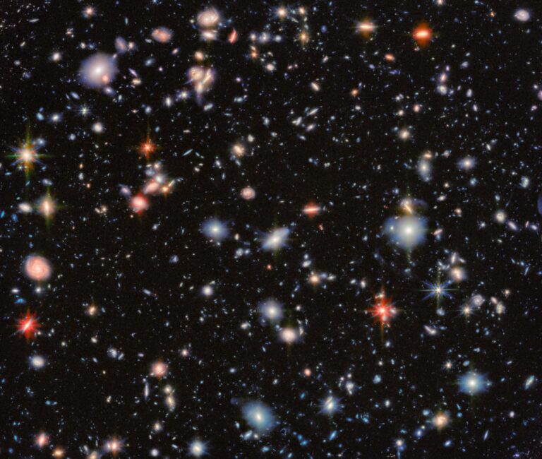 Webb_takes_a_fresh_look_at_a_classic_deep_field_20250802_215930.jpg