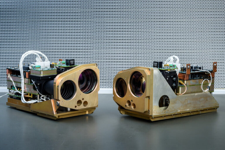 rsz_the_aerospace_corps_flashlight_laser_crosslink_demonstration_payloads_primarily_built_with_commercial-off-the-shelf_parts_and_a_small_laser-communications_terminal_credit_aerospace_corp.jpg