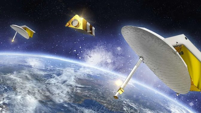 Illustration of the SARah-Passiv Earth observation satellite pair on either side of the SARah-Active satellite. Credit: OHB