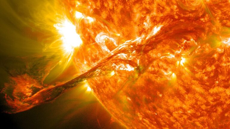 1280px-Magnificent_CME_Erupts_on_the_Sun_-_August_31_20250912_085842.jpg