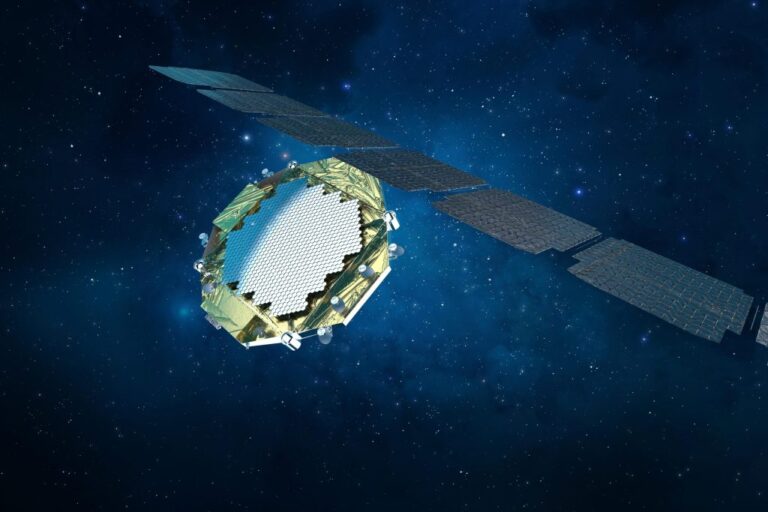 5G-Skytower-LEO-satellite-copyright-Thales-Alenia-Space-scaled.jpg