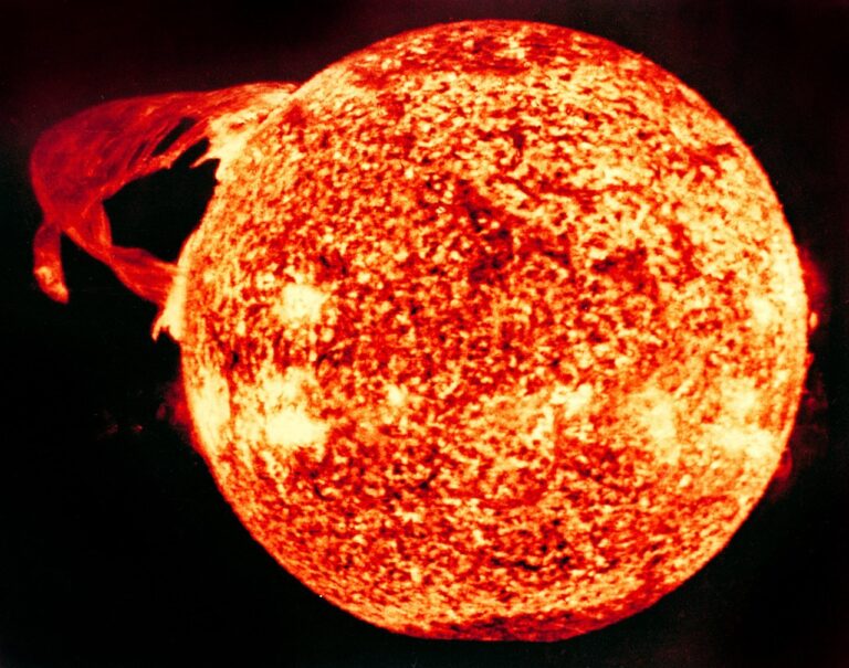1280px-Skylab_Solar_flare_20251029_104638.jpg