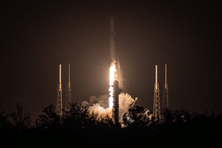 20251007_Starlink_10-59_liftoff.jpg