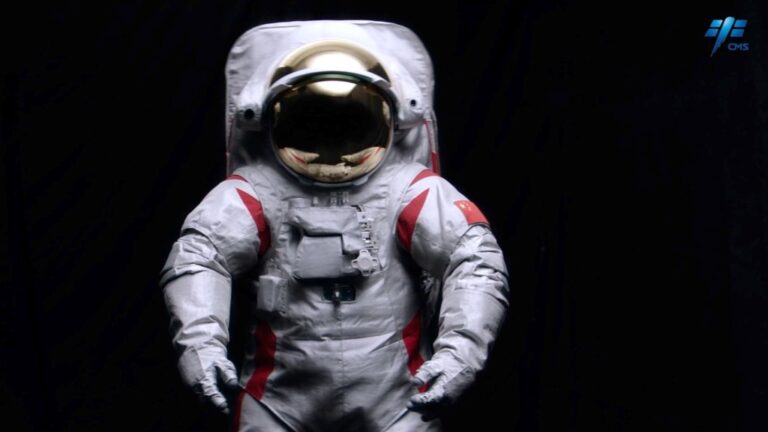China-lunar-EVA-suit-sept2024-CMSA.jpg