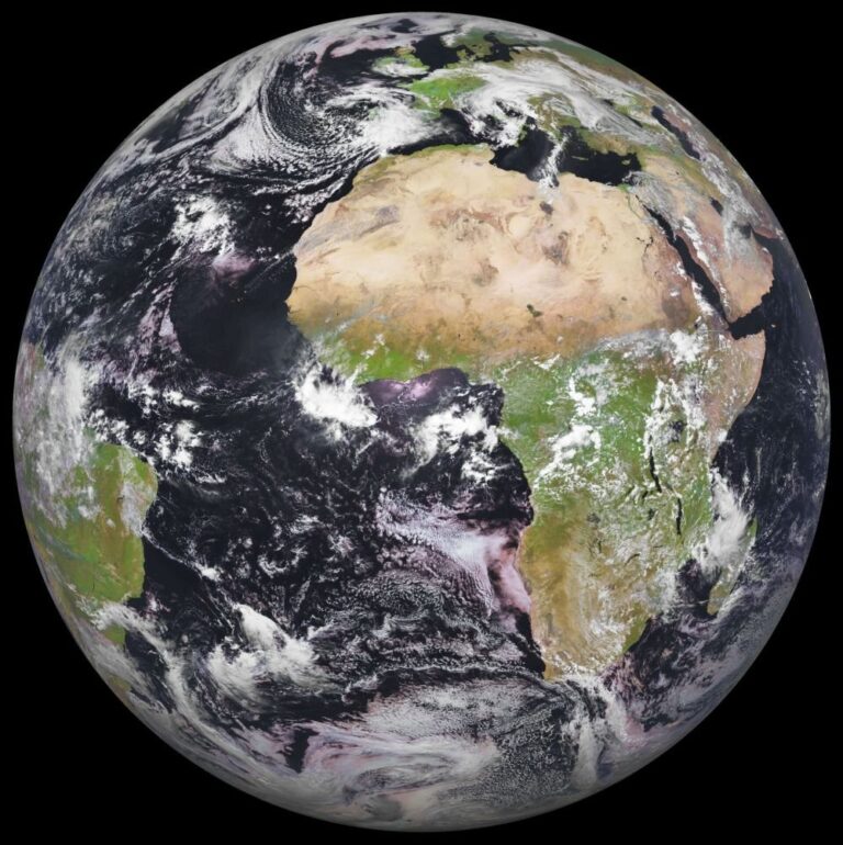 Earth_30_year_comparison_pillars_2_20251023_160058.jpg