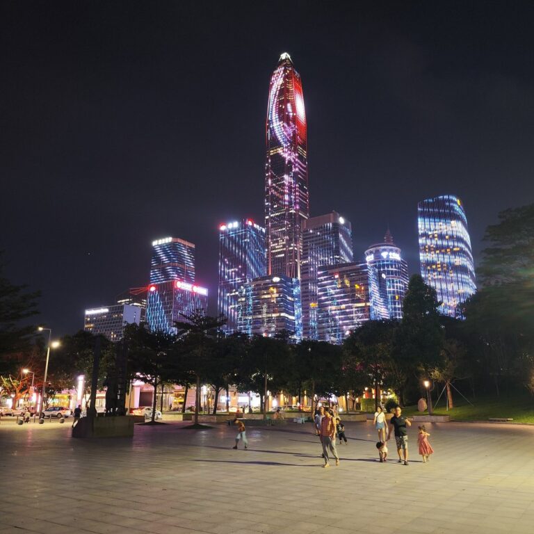 Shenzhen_skyscrapers_light_show_in_Futian_District.jpg