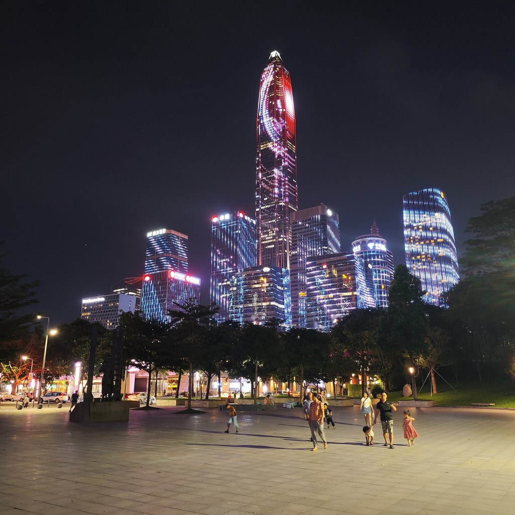Shenzhen_skyscrapers_light_show_in_Futian_District.jpg