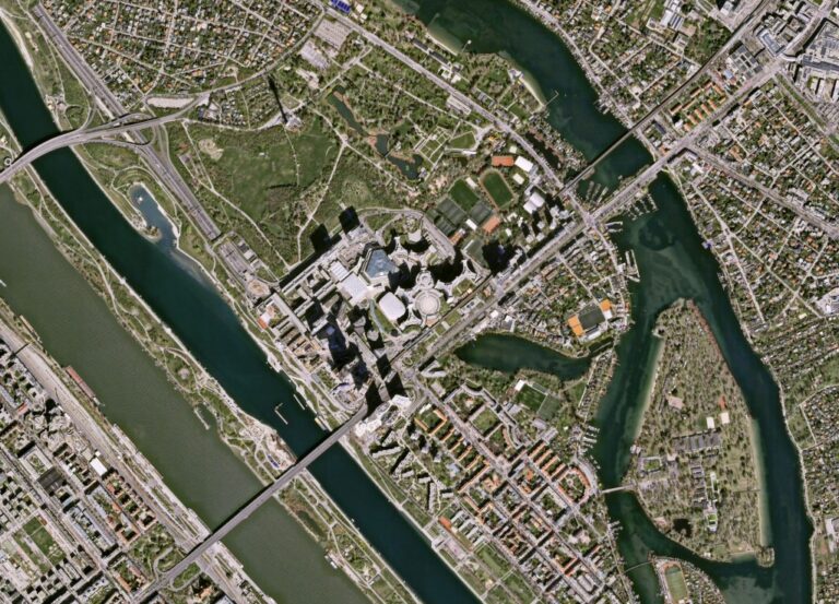 Earth_from_Space_Vienna_s_Danube_divide.jpg