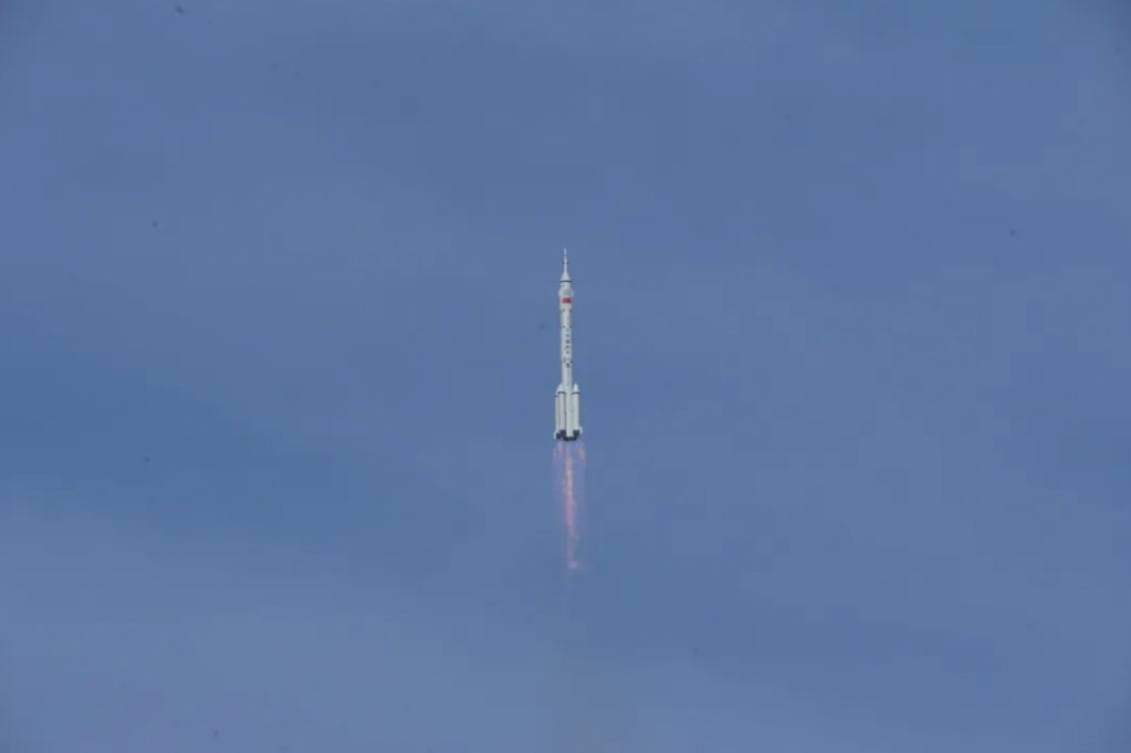 Shenzhou22-launch-CZ2F-JSLC-25nov2025-CASC.jpg