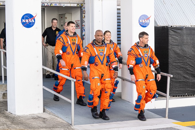 20251220_Artemis-II_walkout_MC-1.jpeg