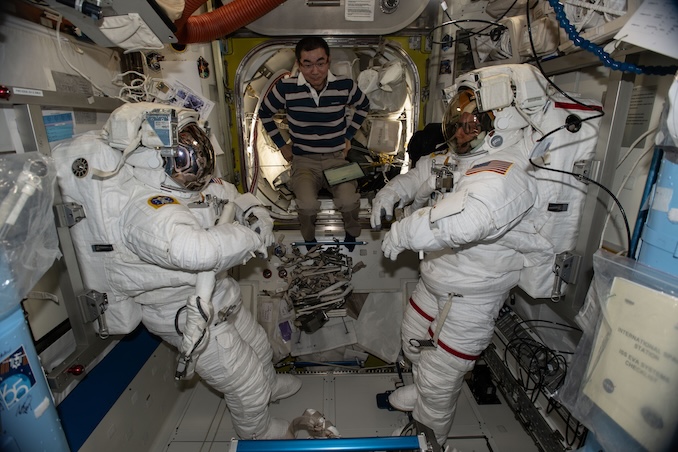 20260107_US_Spacewalk_94_preparations.jpg