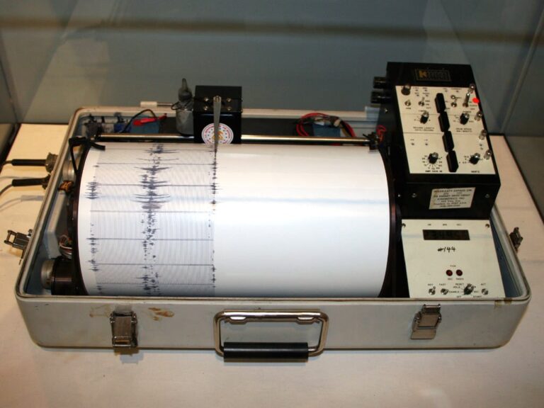 Kinemetrics_seismograph_20260126_145808.jpg