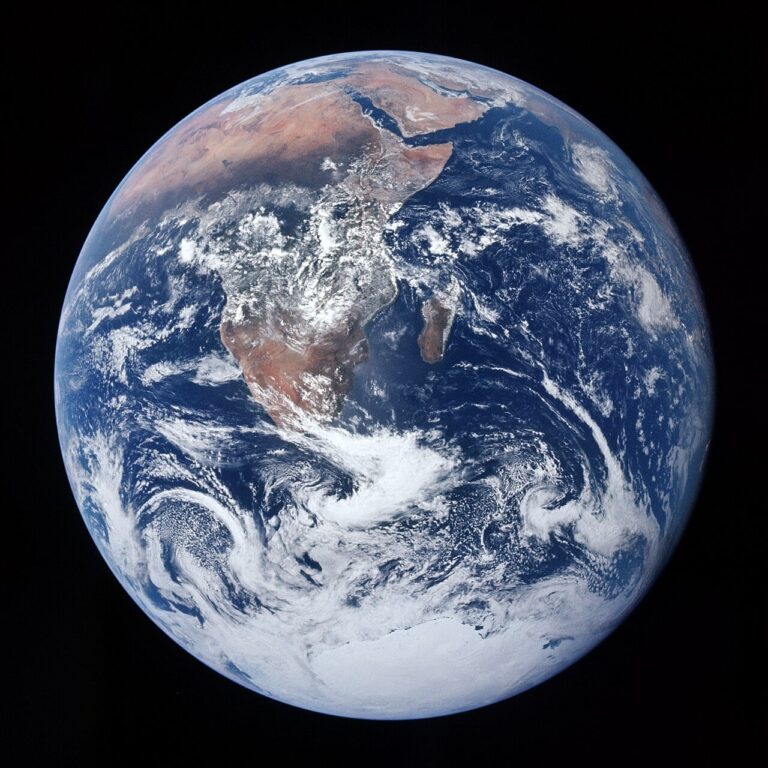 1280px-The_Blue_Marble_AS17-148-22727_20260228_073518.jpg