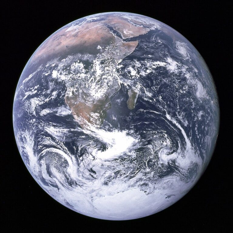 1280px-The_Earth_seen_from_Apollo_17_20260216_003047.jpg