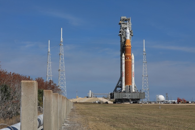 20260225-SLS_rollback_begins.jpeg