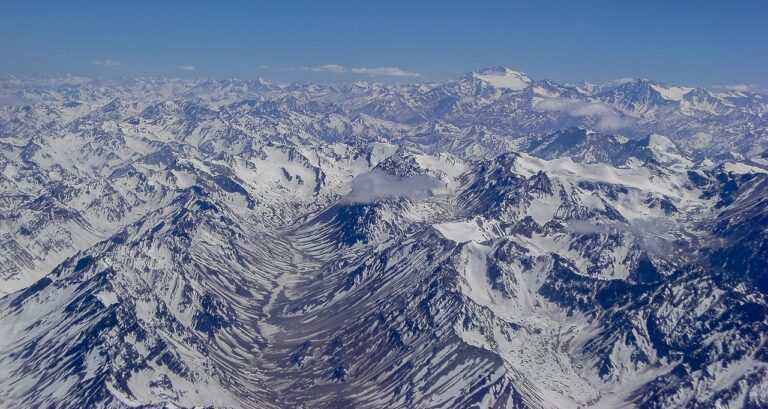 1280px-Panoramic_view_Andes-Chile_20260324_133137.jpg
