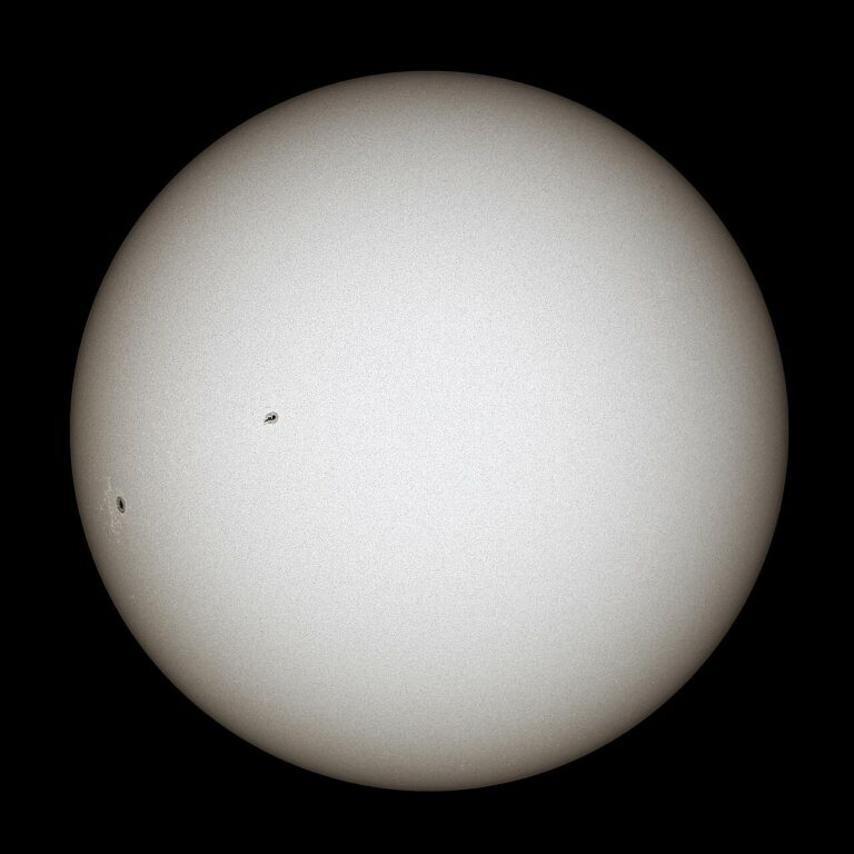 1280px-The_Sun_in_white_light_1_20260316_000057.jpg