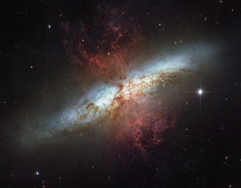 960px-M82_HST_ACS_2006-14-a-large_web_20260328_233809.jpg